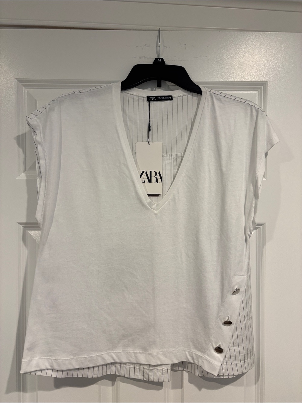 NWT ZARA White V-Neck Button-Accent Top